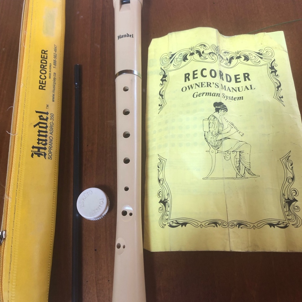 Handel Soprano Recorder - Cream with Yellow Case